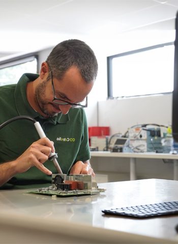 technicien electronique soudure carte